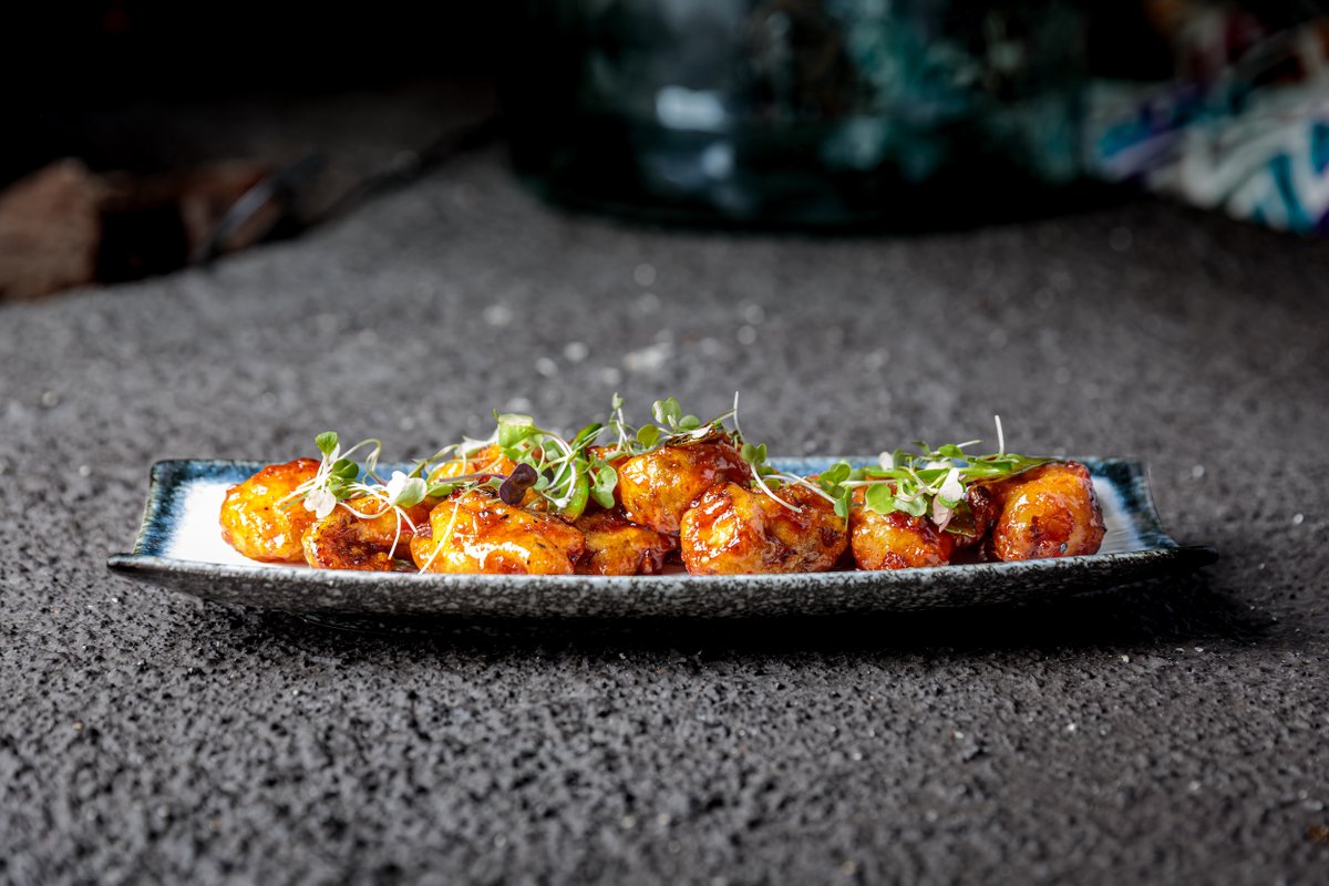 Tenemos alguna cosilla nueva por la carta. Por ejemplo, este pulpo en tempura glaseado con el que te chuparás los dedos 🐙🔥🔪

📍 Avda. de los Arces, 11
➡️ bit.ly/reservaytarama…

#somosTaramara