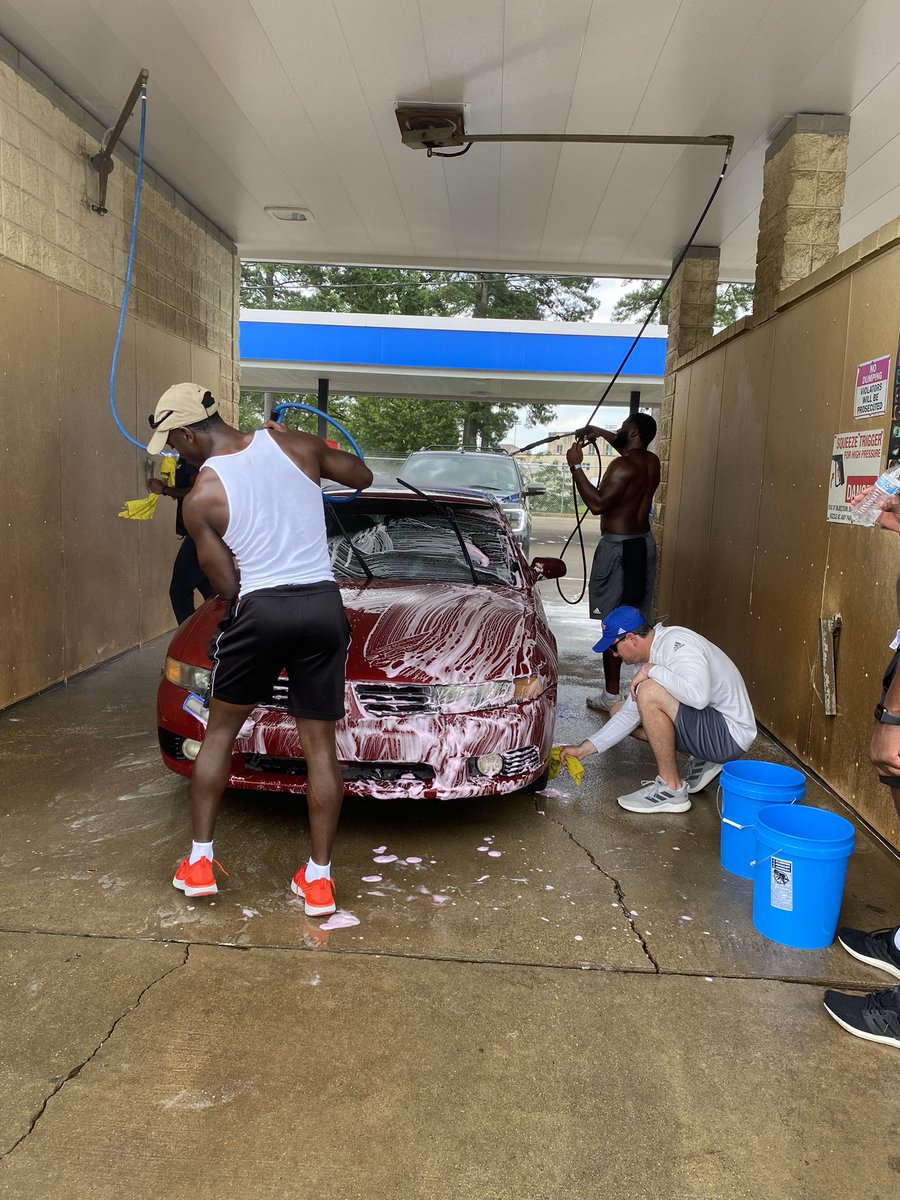 CoachSHoltz's tweet photo. Awesome support today at the car wash! Losing team of the spring game did a great job to raise money for the Boys and Girls Club.
And @CarsonBruno2โs mom brought cookies!!! https://t.co/CJzDJaJ3lV