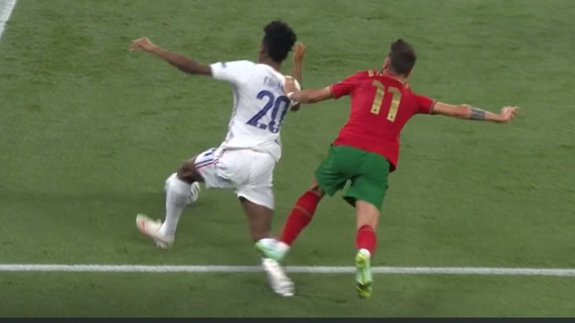 BisCaptain's tweet photo. L'#EURO2020 c'est le pire arbitrage que j'ai vu... C'est le pire que j'ai vu pour l'instant ☝️🙃
#MasterVar https://t.co/JW0gXxoWsg