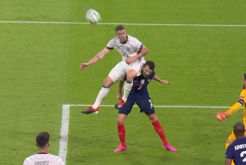 BisCaptain's tweet photo. L'#EURO2020 c'est le pire arbitrage que j'ai vu... C'est le pire que j'ai vu pour l'instant ☝️🙃
#MasterVar https://t.co/JW0gXxoWsg