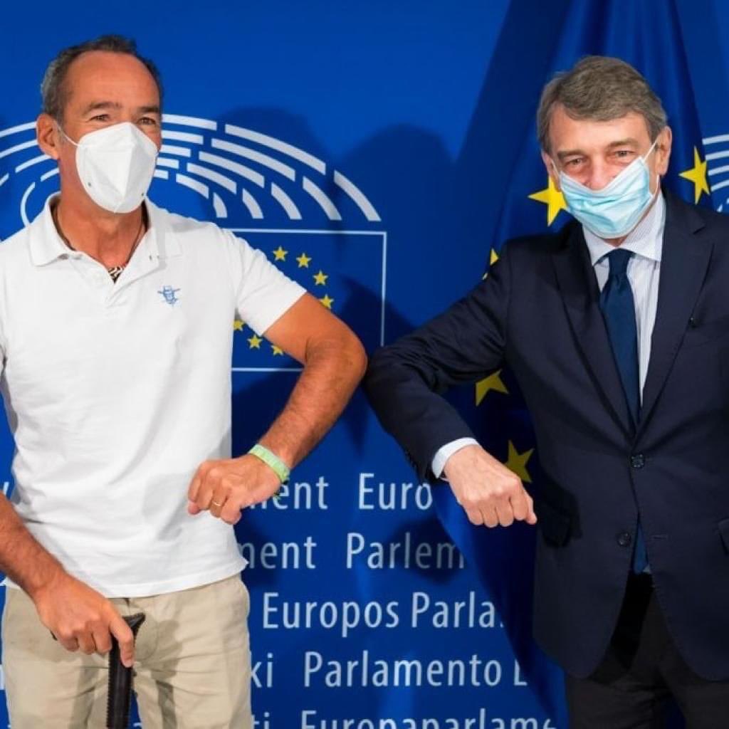 Esta mañana Jaime Lafita se ha reunido con el Presidente del Parlamento Europeo, David Sassoli. 
¡Nuestro grito llega cada vez más lejos!
ELA Solución = + Investigación
#dalecandELA🔥  #juntoscontralaELA #unidoscontralaELA 
#SacalaLenguaalaELA 
#FundaciónFranciscoLUZÓN 
#DarDar
