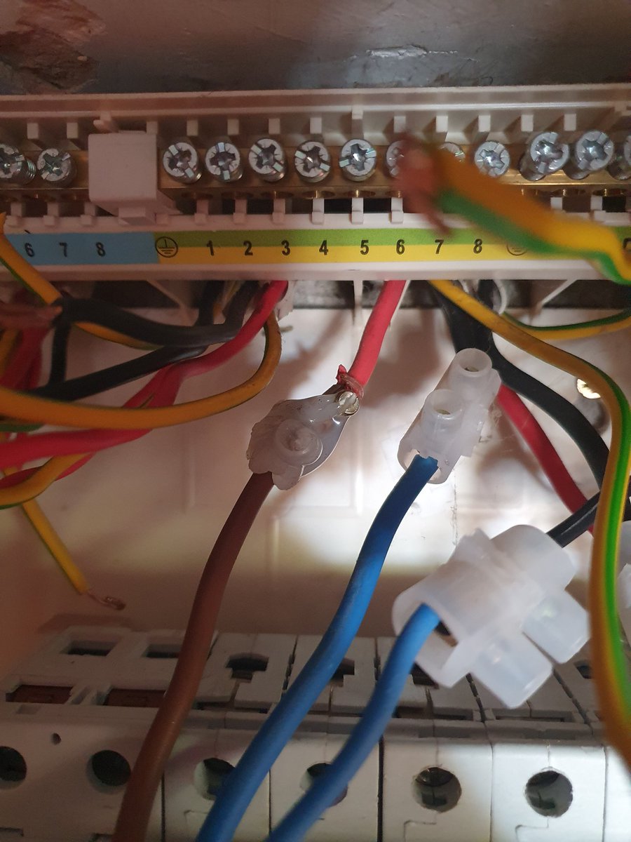 SmartrrElec's tweet image. Wednesday, when? huh? what day?..
This about sums up my Wednesday...🥴
#caughtoncamera @proelectrician