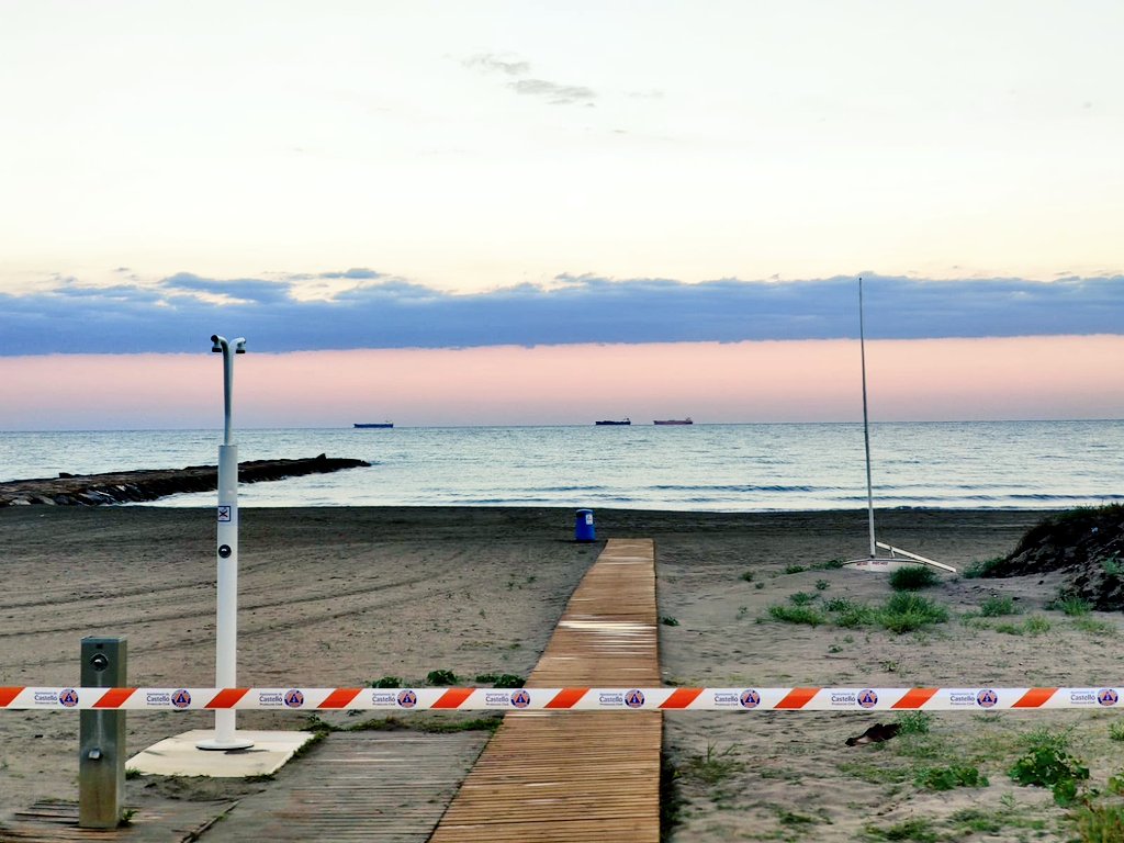 AreaSeguridadCS's tweet photo. Gràcies, #Castelló, pel civisme demostrat hui, renunciant a la #NitdeSantJoanCS a les platges
Així, farem que l'any que ve torne a ser una festa
Gràcies, #PLocalCS i voluntariat #PCivilCS, per aconseguir que només les ones i la lluna hagen visitat les platges https://t.co/Qxw6pExDSt