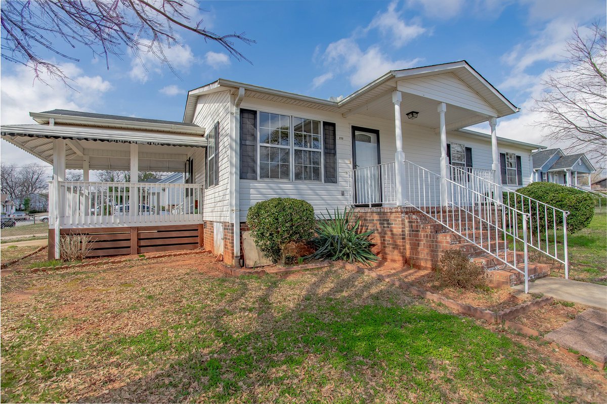 AlphaPropertySC's tweet image. FOR RENT $1300/month:
210 Carter Street
Greenville, SC 29607
View additional listings here: alphapropertysc.com
Property Information Here: bit.ly/35LCb7g