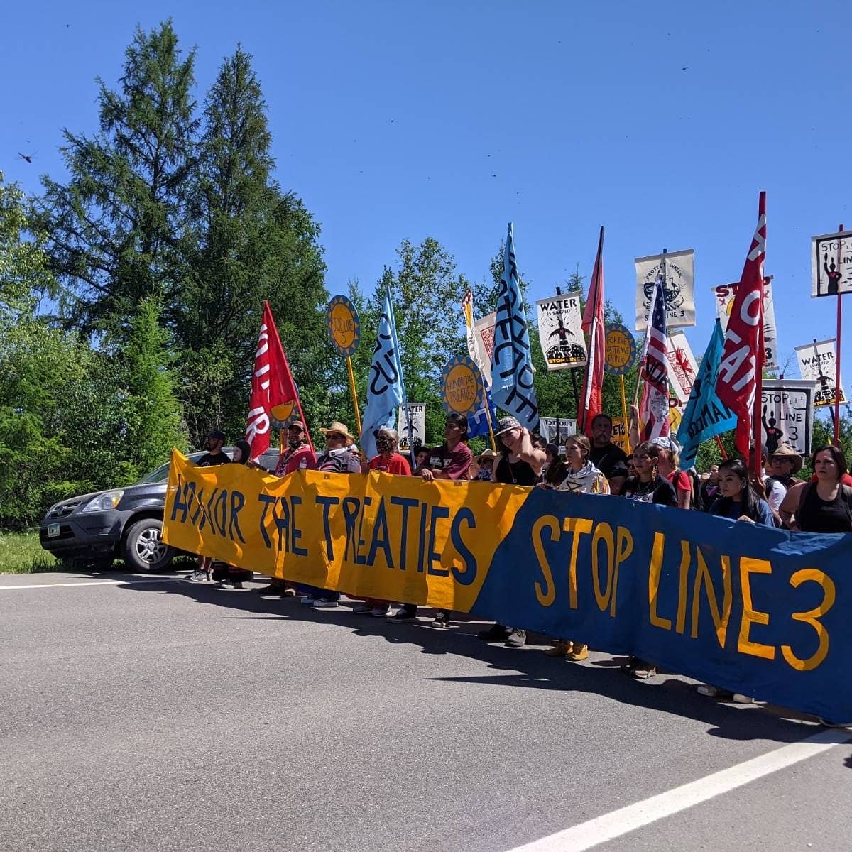 MaspaceN's tweet photo. Fighting for climate justice starts with honoring Indigenous treaties and land ✊🏽🌎 As part of a multifaith delegation, MAS joined thousands of water protectors in solidarity with the Anishinabe people whose treaty rights are being threatened by the Line 3 pipeline. #StopLine3 https://t.co/EuFfYspDKK