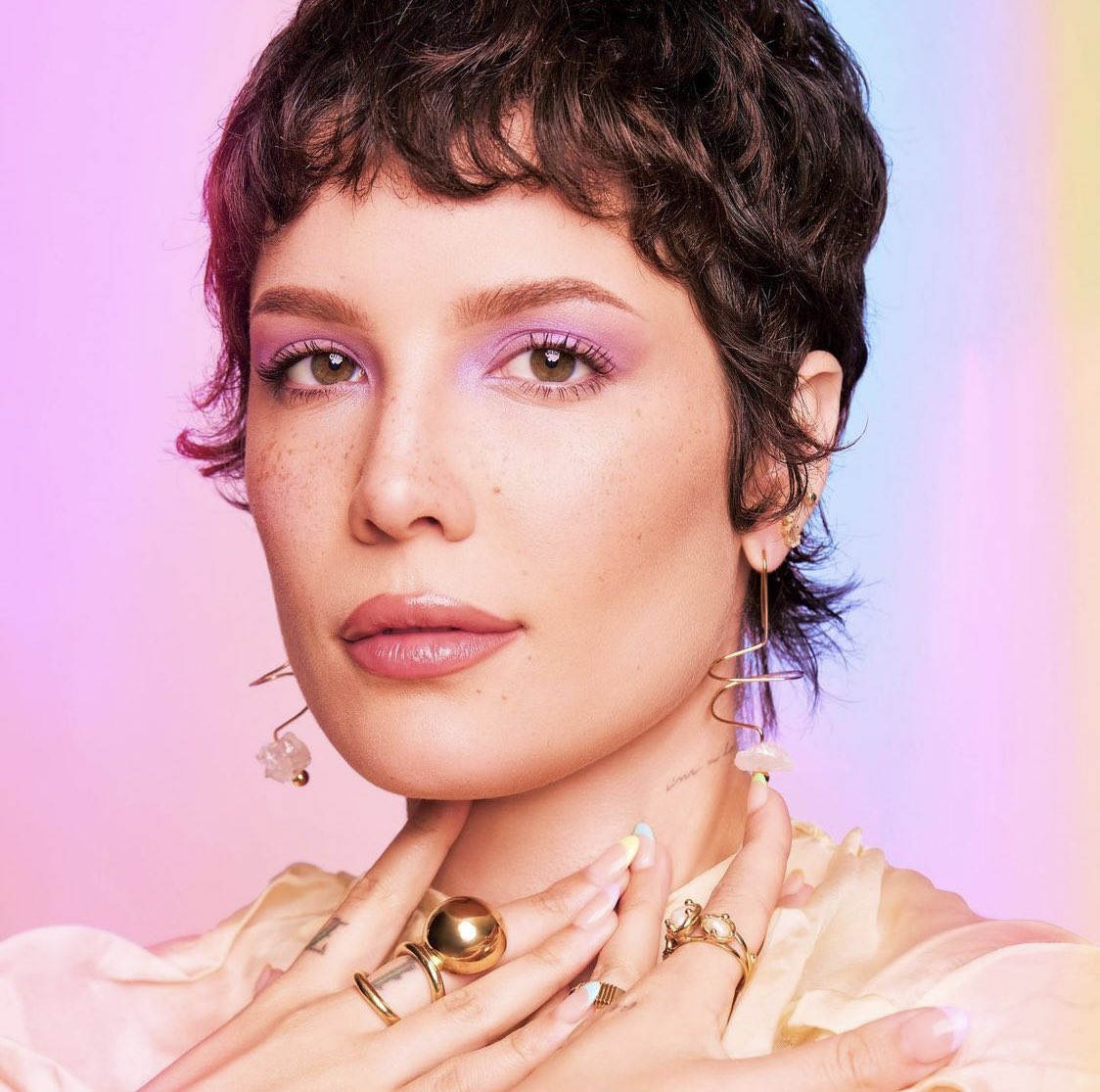HalseyUpdates's tweet photo. iamhalsey: Swipe to reveal my top picks from my limited edition Glam Bag X collection with @IPSY 🦋
What are you most excited for? #IPSYGlamBagXHalsey #IPSYPartner https://t.co/8vCBgqlofJ