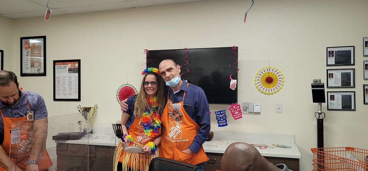HomeDepot3305's tweet photo. ASDS appreciation day!!! AmyJo...the greatest among us. We love you and appreciate all you do for us! https://t.co/UhHPoFWQcU