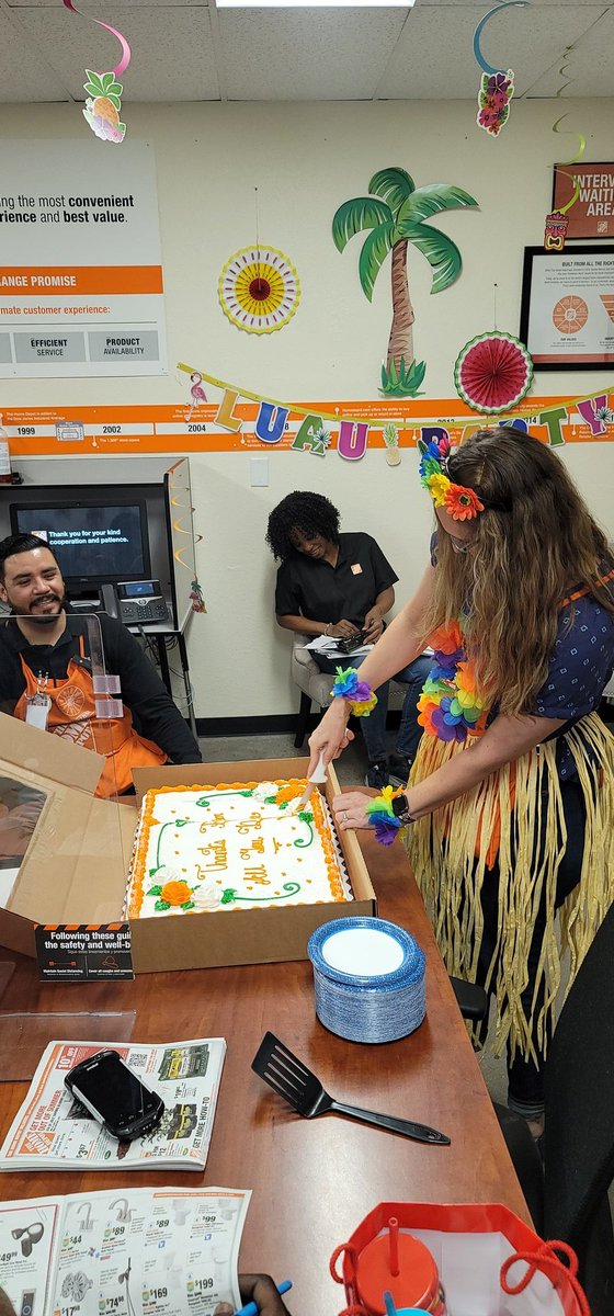 HomeDepot3305's tweet photo. ASDS appreciation day!!! AmyJo...the greatest among us. We love you and appreciate all you do for us! https://t.co/UhHPoFWQcU