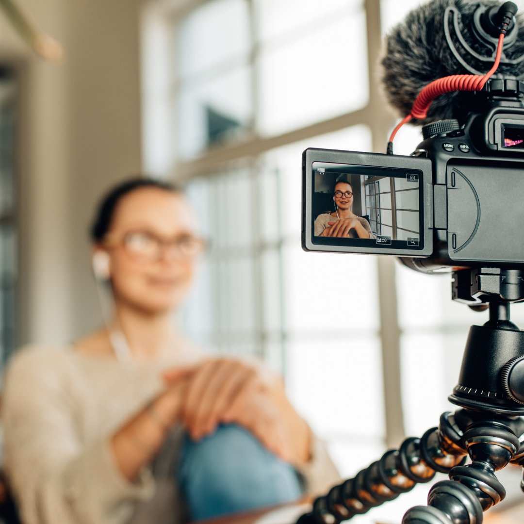 IGNITEAgency1's tweet photo. Why use video marketing?
Because it's now one of the most effective mediums in engaging viewers. According to Wyzowl statistics, 63% of businesses have started using video to help visually stimulate their viewers &amp; to assist in increasing the time spent on their profiles. https://t.co/3jR0OY2HaT