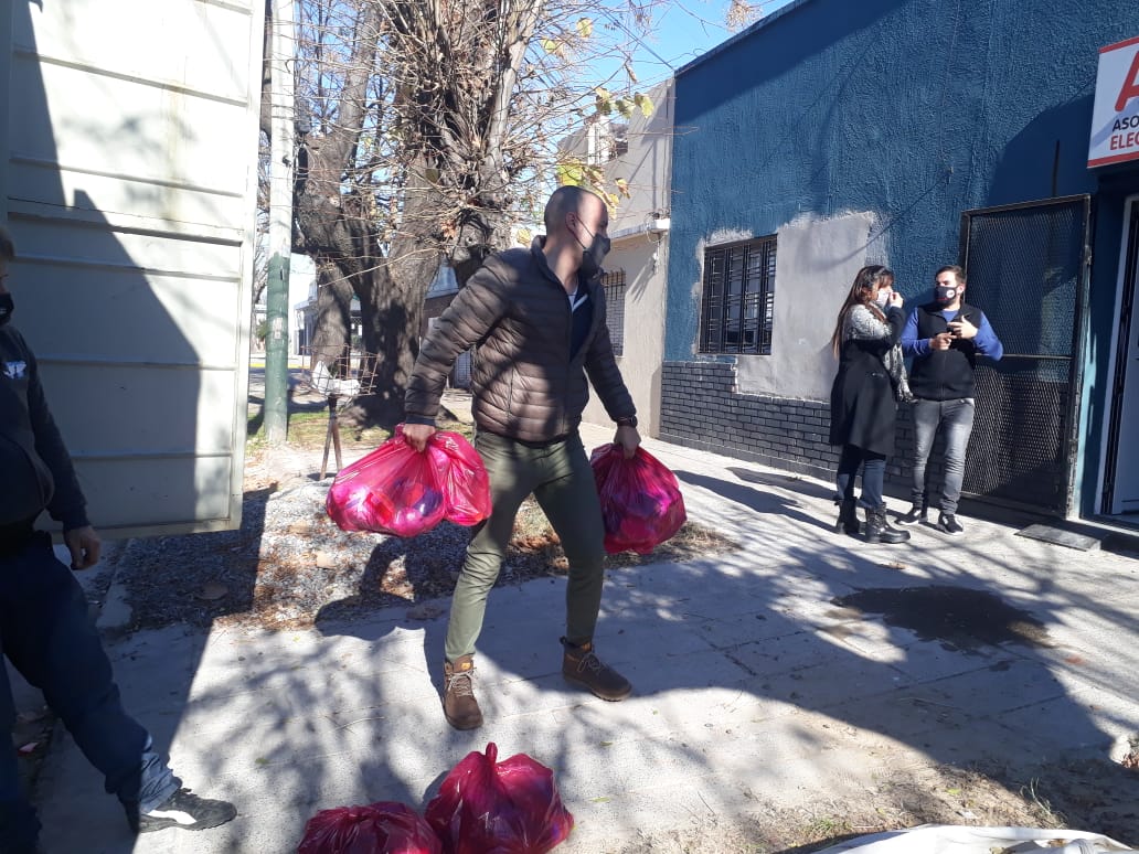 mstefanizzi's tweet photo. REFUERZOS ALIMENTARIOS PARA FAMILIAS ELECTRODEPENDIENTES DE LOMAS DE ZAMORA
Desde AADED se hará entrega de alimentos en articulación con el @MunicipioLdeZ para los vecinos y las vecinas #electrodependientes del distrito.
@oficialAAdED1
#LomasSeConecta
#ConectadosALaVida https://t.co/iqxDq94aAa