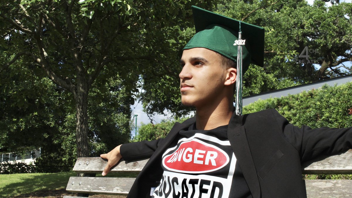 4cheCreates's tweet image. Hats off again to all the graduates this season!🎓🥳🎊