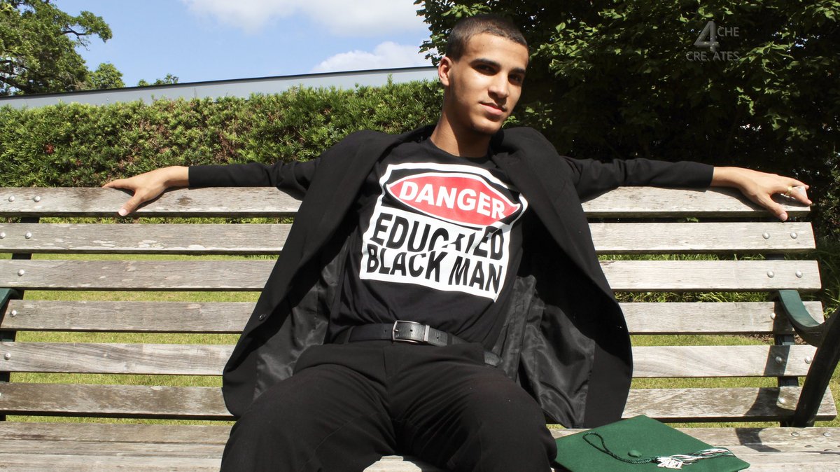 4cheCreates's tweet image. Hats off again to all the graduates this season!🎓🥳🎊