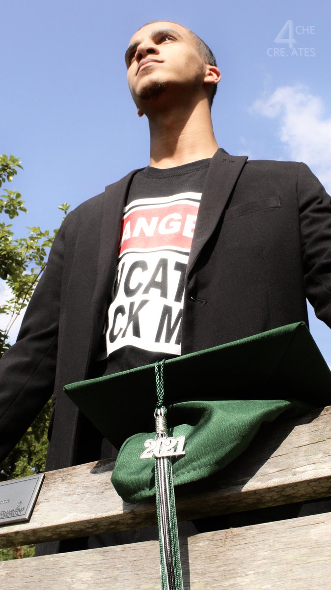 4cheCreates's tweet image. Hats off again to all the graduates this season!🎓🥳🎊