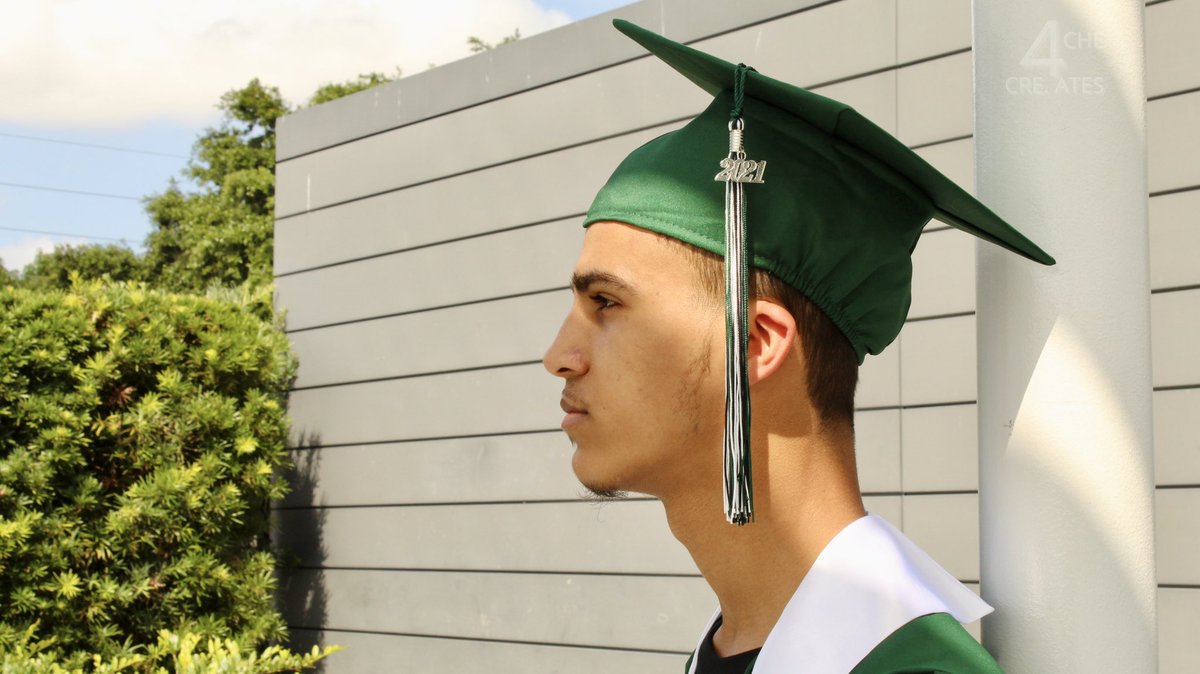 4cheCreates's tweet image. Hats off again to all the graduates this season!🎓🥳🎊