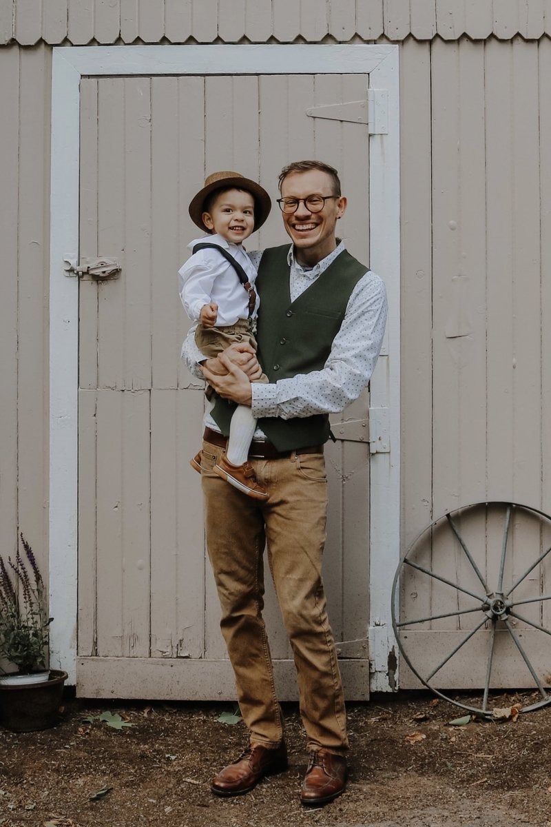 stepbackwards's tweet image. Family photos for Aeson’s 2nd birthday. Still enjoying that cottagecore life.