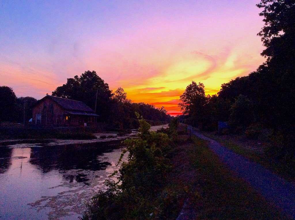 CanalBoatMuseum's tweet photo. First thing a traveler sees from the towpath as they approach our museum from the west. @MuseumAtNight Thanks to @lmacolgate for inviting us to participate in the @Pass_Frameries international #MuseumAtNightChallenge We invite @ErieCanalMuseum @OCHCTweet https://t.co/0Z3pdhvEG7