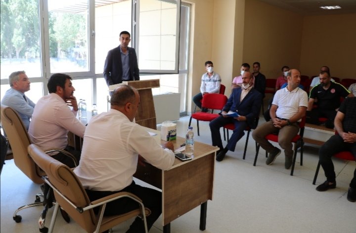 GSB_Patnos's tweet photo. Gençlik ve Spor İl Müdürümüz Syn İsmail ÇALGAN ve Şube Müdürlerimiz Syn Cemil Budak Syn Gökmen Aslankılıç'ın katılımları ile Patnos İlçe Müdürlüğümüzde İlçe Müdürümüz Sayın Fatih Alpaslan'ın sunumu ile yeni yıl hazırlık toplantısı yapıldı.  @ismailcalgangsb @FatihALPASLAN04 https://t.co/iOXLmFthLK