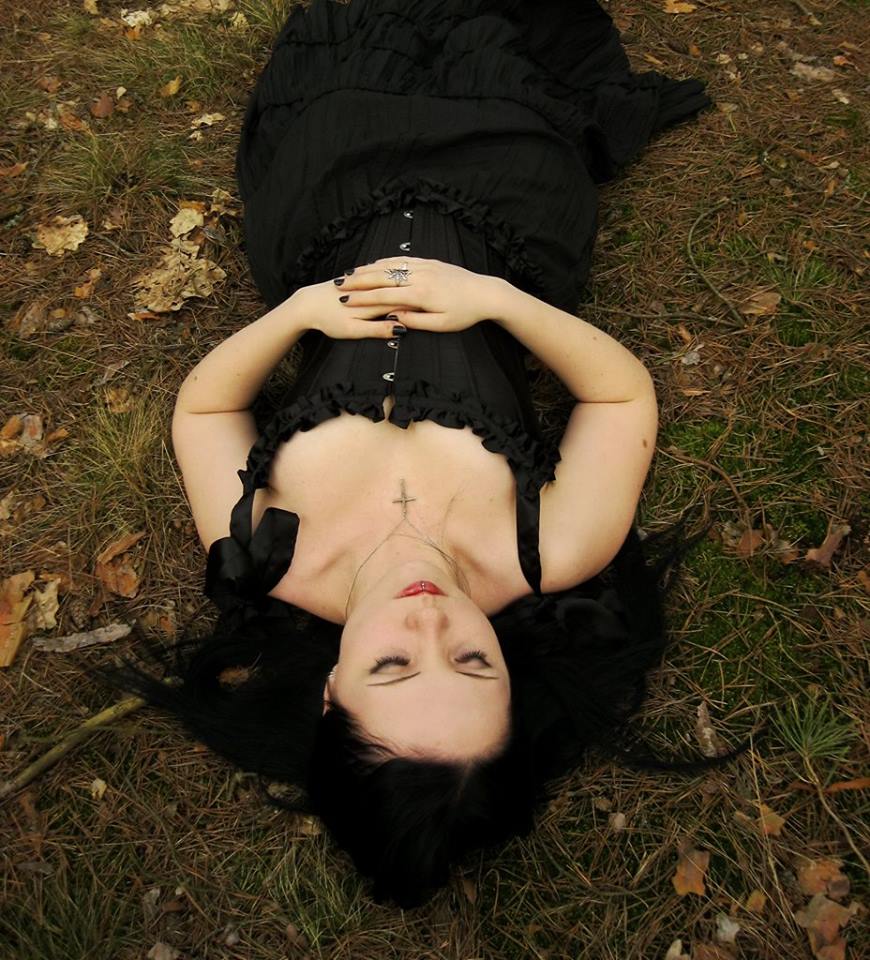 Conversion en cours du roman en vue de le créer en livre numérique. C'est pas tout simple et il y a du travail mais je suis content de savoir que Maria pourra être bientôt lue sur écran...