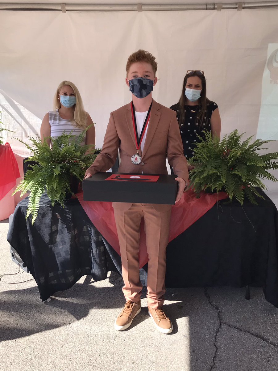 ItsSVI's tweet image. Thank you, @FIecoleCentral for making graduation so memorable for these great kids. #proudmama @dsbn