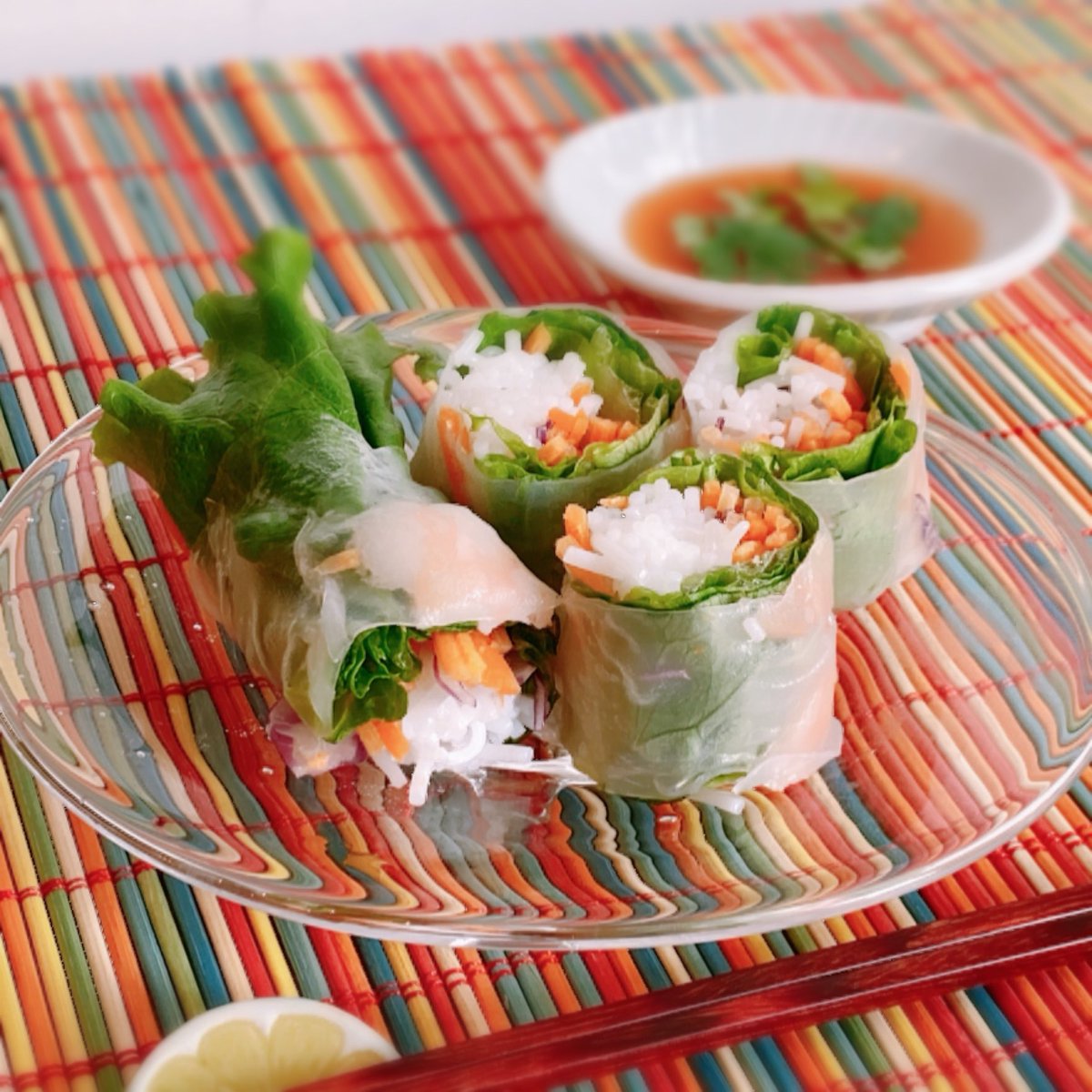 Utsuwadaifuku Auf Twitter 生春巻きは英語で サマーロール 見た目も涼しげでぴりっと甘辛いソースも夏にぴったりですね その生春巻きを素材の違う二つのうつわに盛り付けてみました ガラスの楕円皿はきらりとさわやか 色絵のうつわは料理をかわいらしく彩ります