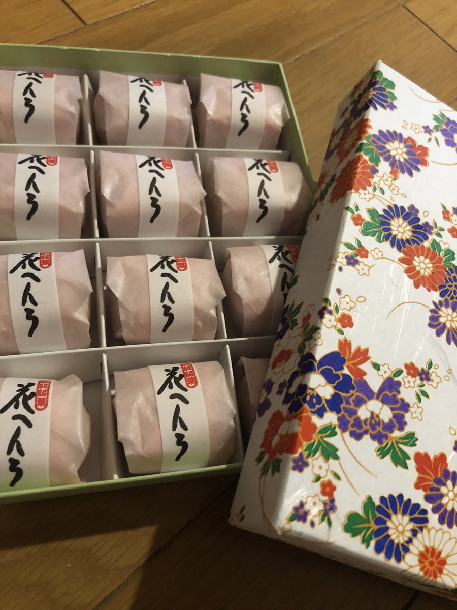 yas0515's tweet photo. 友人が送ってくれた地元の銘���　#花へんろ　私が大好きなのを覚えていてくれた❤️求肥の中に白あん、蜜漬け梅(種ごと)が入っている絶品なんだけれど日持ちがしない🥲久しぶりに食べられて嬉しかった🥰　#勉強堂 #お店の��前です #松山市北条 https://t.co/lIoDc9q11I