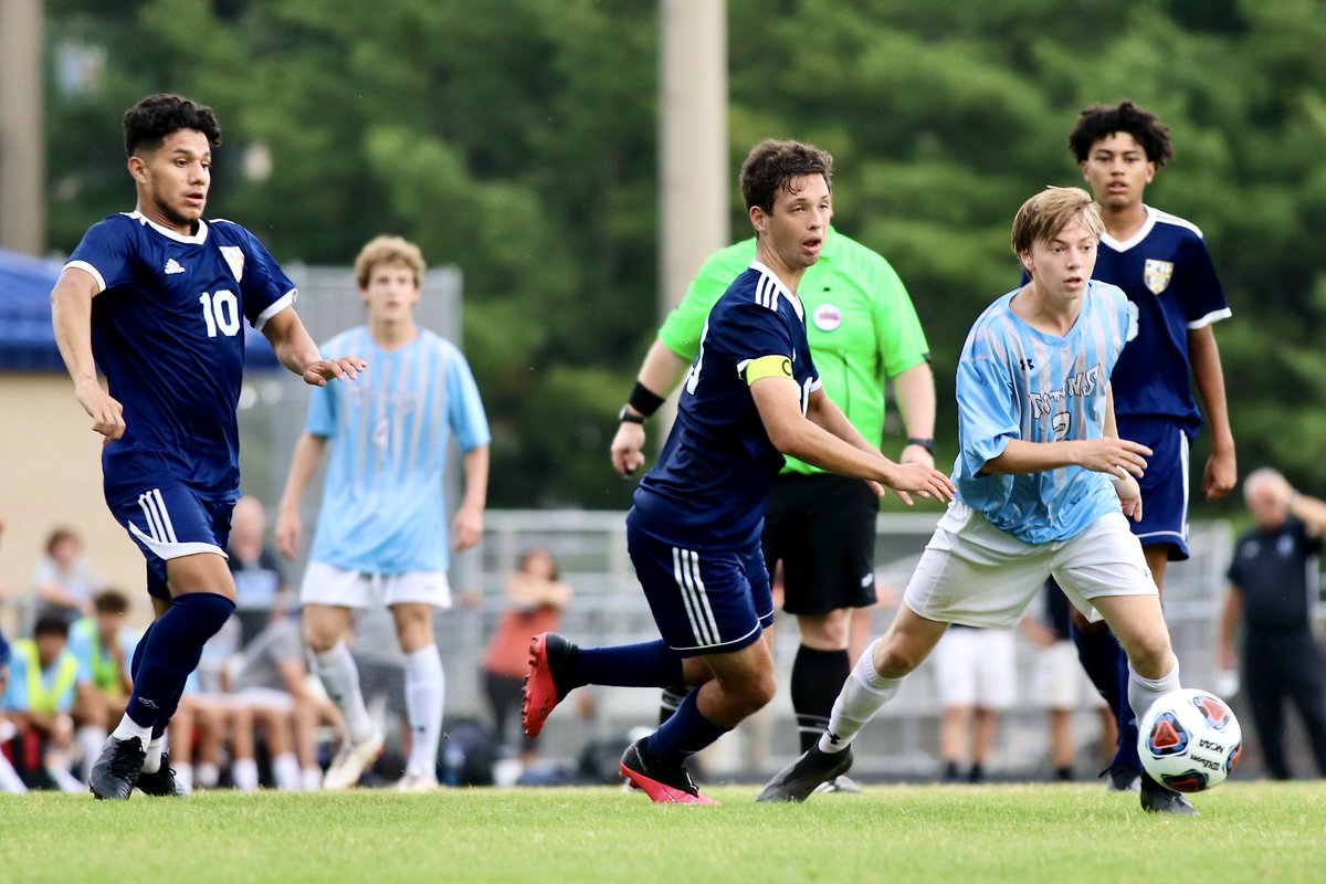 KerryannePiku's tweet photo. A fight until the bitter end.The Cosby HS Boys Soccer 2021 season came to a close on Monday night with a 4-3 6A State Semi Final loss.Proud of these boys!WE ARE COSBY!
@CosbyAthletics @HsCosby @cosby_hs @804Varsity @cfieldsports @SoccerSceneRva #RVASoccer #CosbySoccer #WeAreCosby https://t.co/MmQh0qhaDm