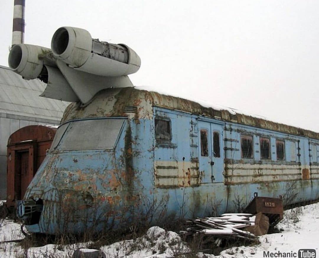FernandoSued1's tweet photo. El #jettrain abandonado en #Rusia  1970, en su epoca 257 kms/hr eran bastante https://t.co/jp3Fq5KwkD