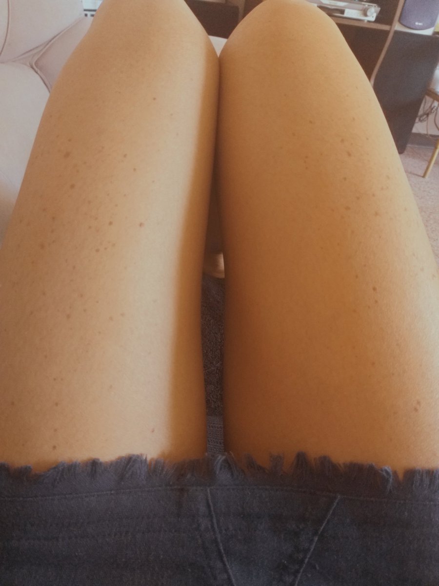 yolucecita's tweet photo. Esperando el que me calienta☕🥳😋😊🥰🤪
#fotopiernas #CafeEnMano #colando #break #BuenasTardes https://t.co/4StGB0oUan