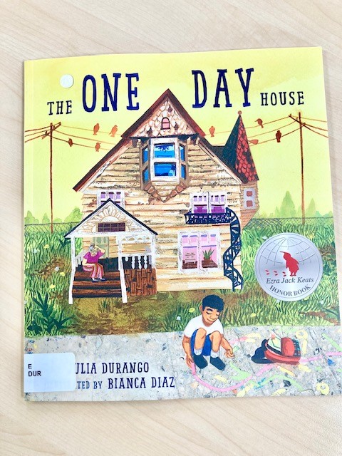 MmeFallscheer's tweet photo. This is a beautiful story of one day when neighbours and friends come together to make a difference. A story of love between a grandson and grandmother - a great fit with the SEL Spotlight on Public Spirit. #LCSDprolearning #LCSDReads  #SEL  @i_lcsd https://t.co/tMfpx9adIH