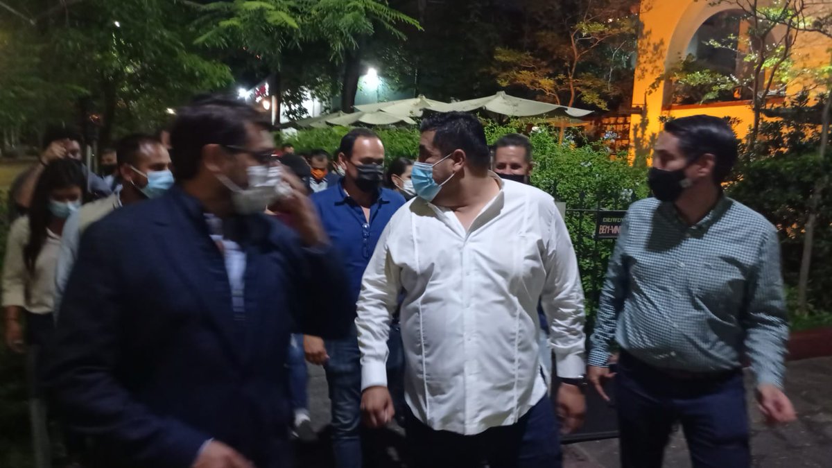 Acompañe al Presidente Municipal @EduardoLomeli__ a la supervisión de la instalación de iluminación peatonal en av. Vallarta, desde av. De los Arcos hasta av. Enrique Díaz de León. 💡🔦
<a href="/fontiveros76/">Francisco Ontiveros</a> <a href="/GuadalajaraGob/">Gobierno de Guadalajara</a>
<a href="/LopezCotillaAC/">López Cotilla A.C</a> #ZonaMinerva