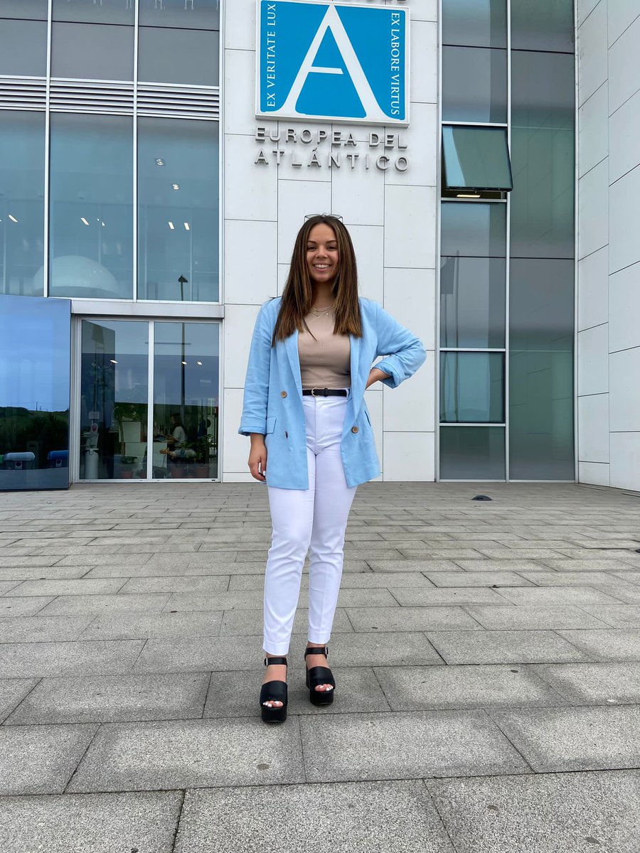 ___andreagg's tweet image. Se llegó el día de presentar mi Trabajo de Fin de Grado…. Oficialmente Ingeniera Informática 🧑‍🎓