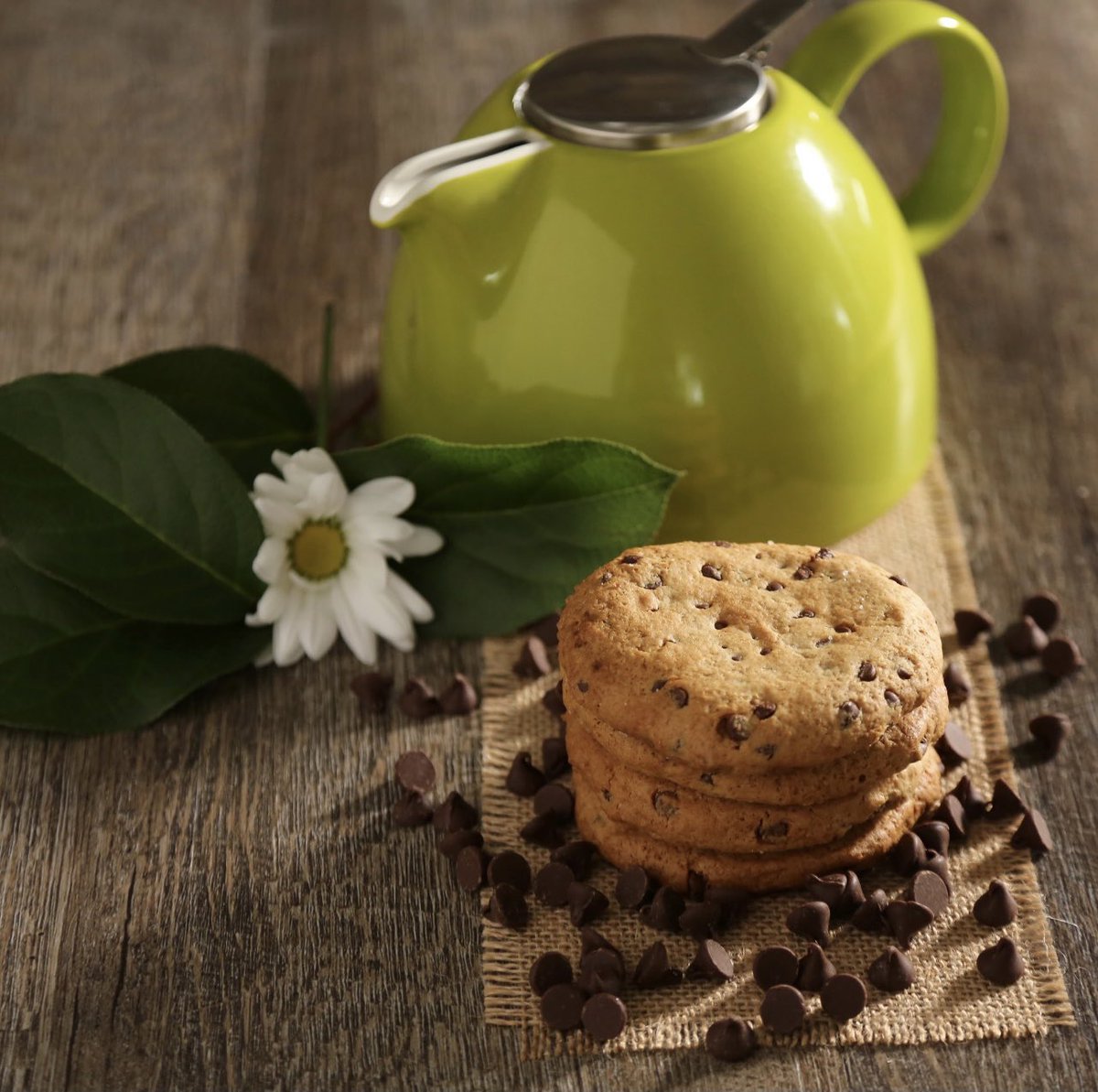Never trust anyone who doesn’t like chocolate🍫 #nagenveganbakery
[Our Vegan Chocolate Coogen🍪 Pictured]
PS: Come join us at Mercato’s Artisan Market this Saturday✨
#Vegan #BlackOwnedBusiness #Entrepreneur #vegancookies