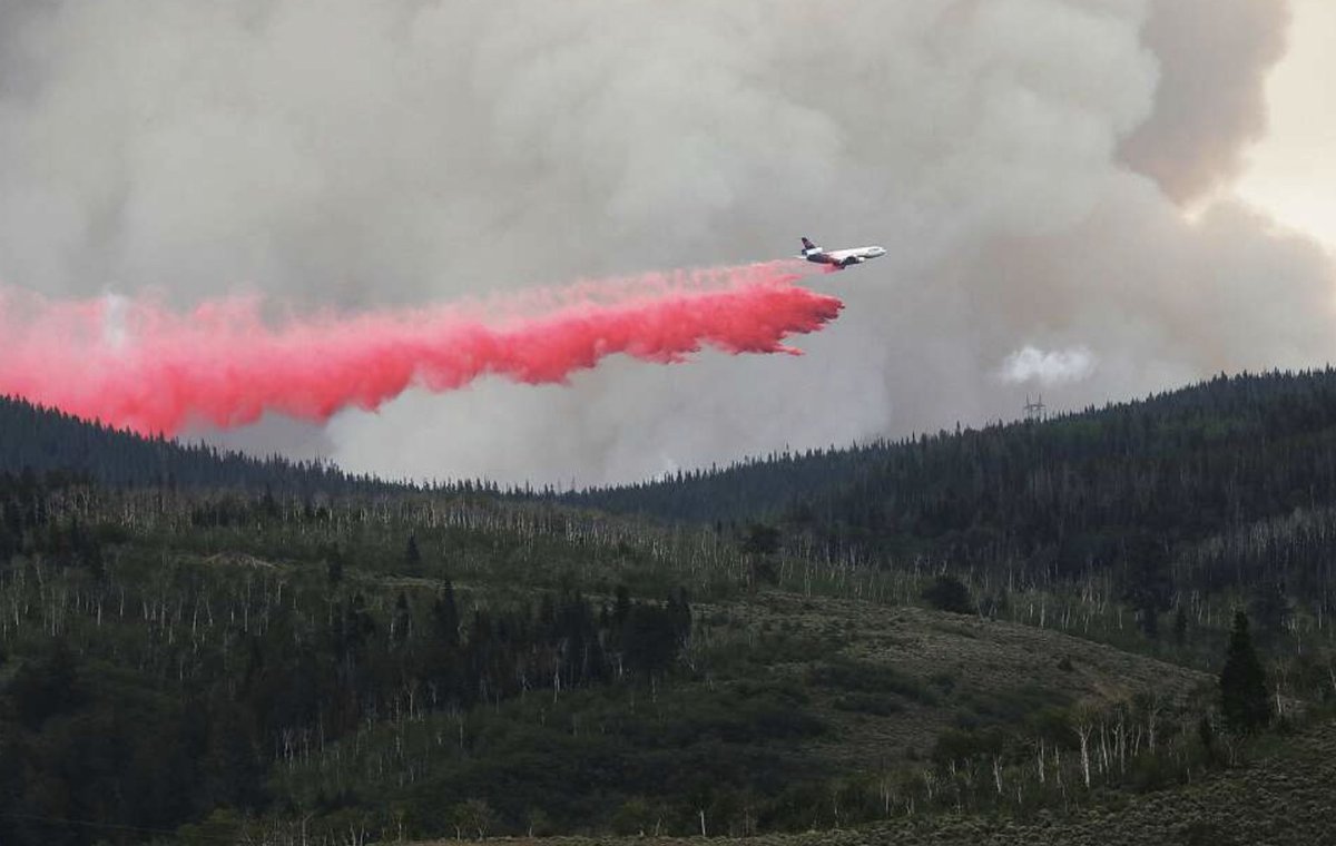 lmolen's tweet photo. Muddy Slide Fire has quickly grown to 3,500 acres with mandatory evacuation order in place: https://t.co/tgm6QNVsFk #SteamboatSprings #SteamboatNews https://t.co/TIyKOmnOLI