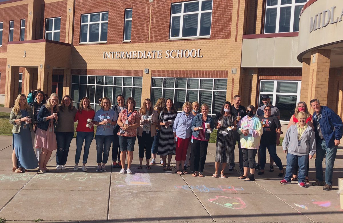 AlainaBenzer10's tweet photo. This group of fabulous colleagues (including those not pictured) committed to checking in and supporting each other through the thick and thin of the 20-21 school year. #BeMoreUs #CheckIn #BubbiesBuddies #MidlakesStrong #MES @KD_Peck @heyalihearn https://t.co/4KwrxO08wK
