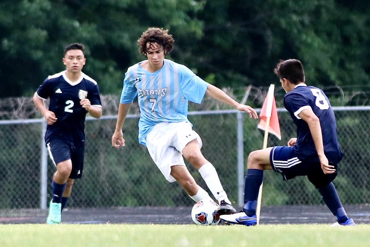 KerryannePiku's tweet photo. A fight until the bitter end.The Cosby HS Boys Soccer 2021 season came to a close on Monday night with a 4-3 6A State Semi Final loss.Proud of these boys!WE ARE COSBY!
@CosbyAthletics @HsCosby @cosby_hs @804Varsity @cfieldsports @SoccerSceneRva #RVASoccer #CosbySoccer #WeAreCosby https://t.co/U2KTYJmVEZ