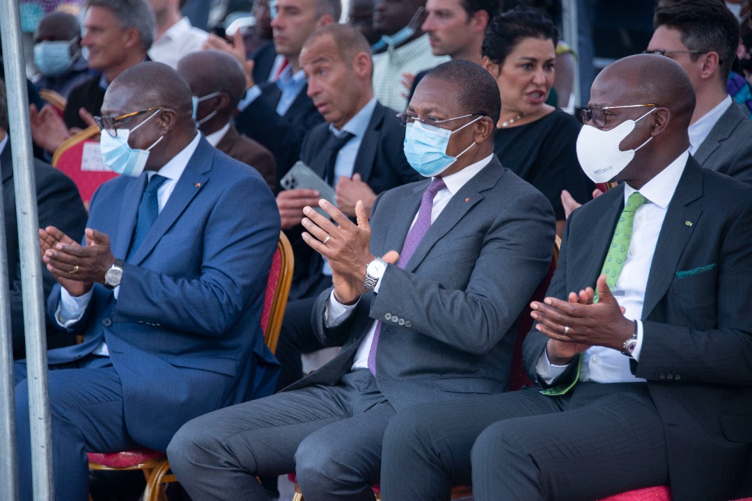 mulcv_gouv's tweet photo. 1/2 Le Min @Bruno_N_Kone a procédé ce mercredi, en compagnie du maire @AmichiaFrancois, du Ministre @ARDonwahi, et de l'Ambassadeur de France en Côte d'Ivoire, à l'inauguration officielle du Démonstrateur du projet #LIVES2. https://t.co/T0groMcvC3
