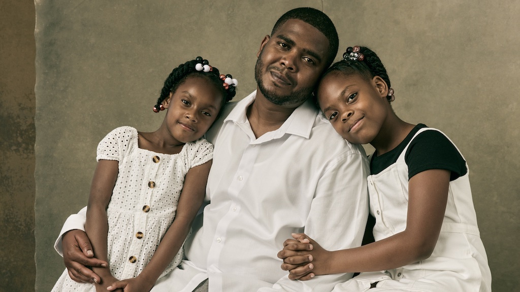 AntiRecidivism's tweet photo. The seventh portrait in our “Boundless: Fathers in Freedom” series is Tommy Morris. Portraits by @Aaronjayyoung. Here’s what fatherhood means in Tommy’s own words. #boundless #fathersinfreedom #hopeandredemption #fathersday #fathersday2021 #fathers #dads #children #portraits #ARC https://t.co/ExSwsNWgxI