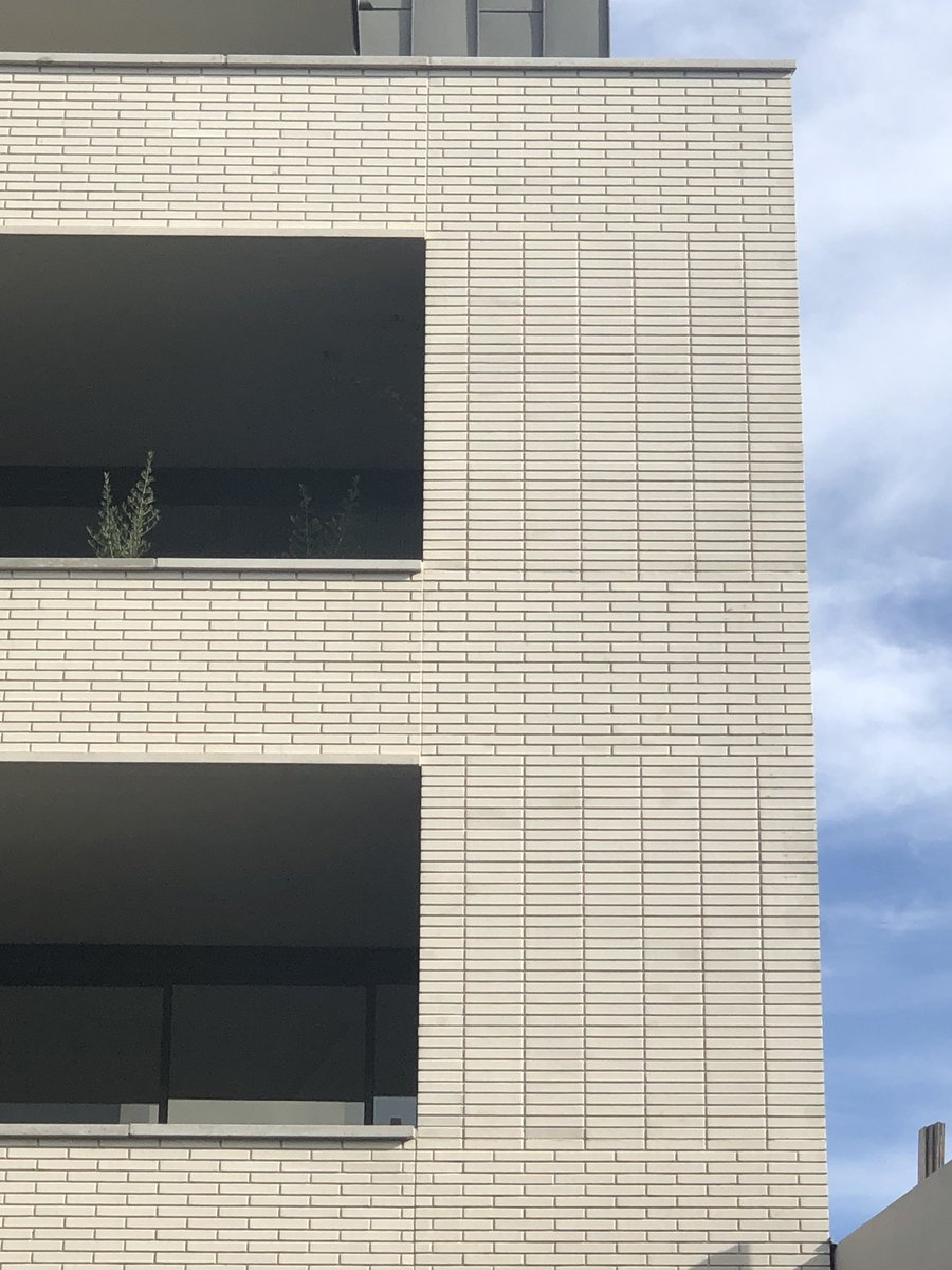 robertsonsbps's tweet photo. A clean, crisp Brick Inlay facade of Blanco brick tiles at 1788 Residences, Double Bay. @batessmart @sjdgroup @ultrabuildingco #evolutionprecast #robertsonfacadesystems #bricktiles #architecture #australianarchitecture #brickfacade #brickfacades #brickinlay #thinbrick #thinbricks https://t.co/Mj9JsPvo3I