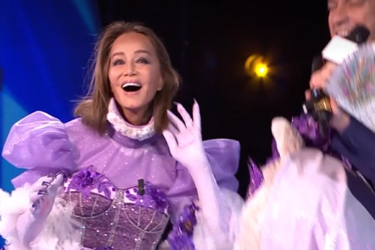jmjimcue's tweet photo. Antena 3 desenmascarando la semana que viene a un extra de Puente Viejo después de haberse gastado todo su presupuesto en ellas #MaskSinger5 https://t.co/3IcsoeZeHf