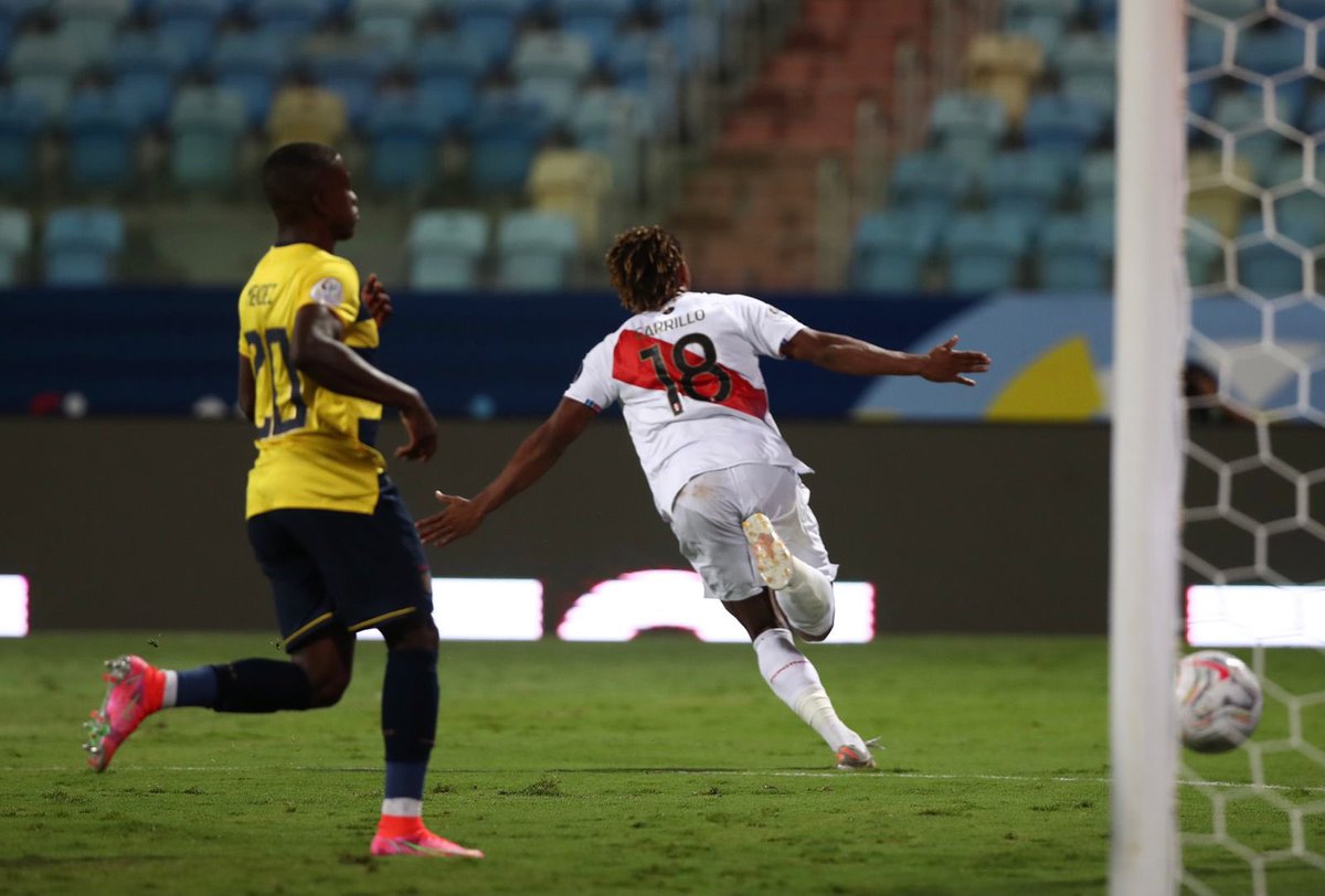 VarDelFutbol_PE's tweet photo. ¡PUNTO DE ORO! 🇵🇪

Con goles de Gianluca Lapadula y André Carrillo, nuestra selección logró empatar 2-2 contra Ecuador 🇪🇨 y lo pone a un pie de los cuartos de final de la #CopaAmerica. https://t.co/0InJyHfSe3