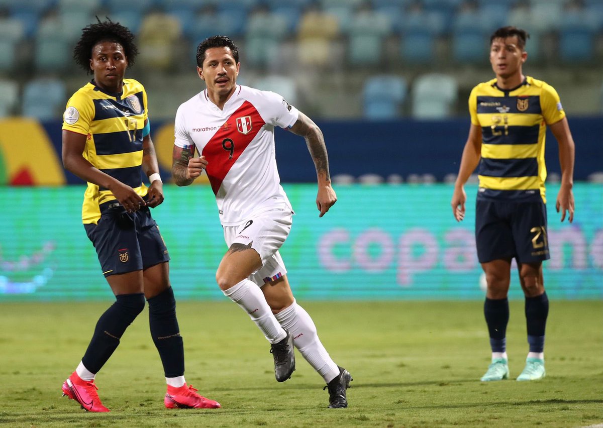 VarDelFutbol_PE's tweet photo. ¡PUNTO DE ORO! 🇵🇪

Con goles de Gianluca Lapadula y André Carrillo, nuestra selección logró empatar 2-2 contra Ecuador 🇪🇨 y lo pone a un pie de los cuartos de final de la #CopaAmerica. https://t.co/0InJyHfSe3