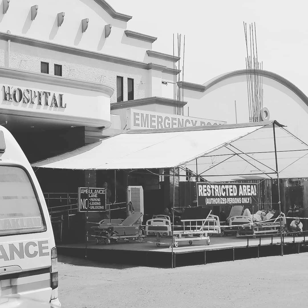 JhamyBear's tweet photo. Ano na dzaaii? Labas pa more! Para sa labas kna din gamotin. Wala ng beds sa loob. Ubosan na! Doktors, Nurses, Medteks, Rad techs mga Kuya at Ate niyo pagod na. Wala na ngang lovelife mga yan, binubuwis pa buhay para sayo. Kaya just a little favor, 1/2 https://t.co/AzB0xE8Z8e