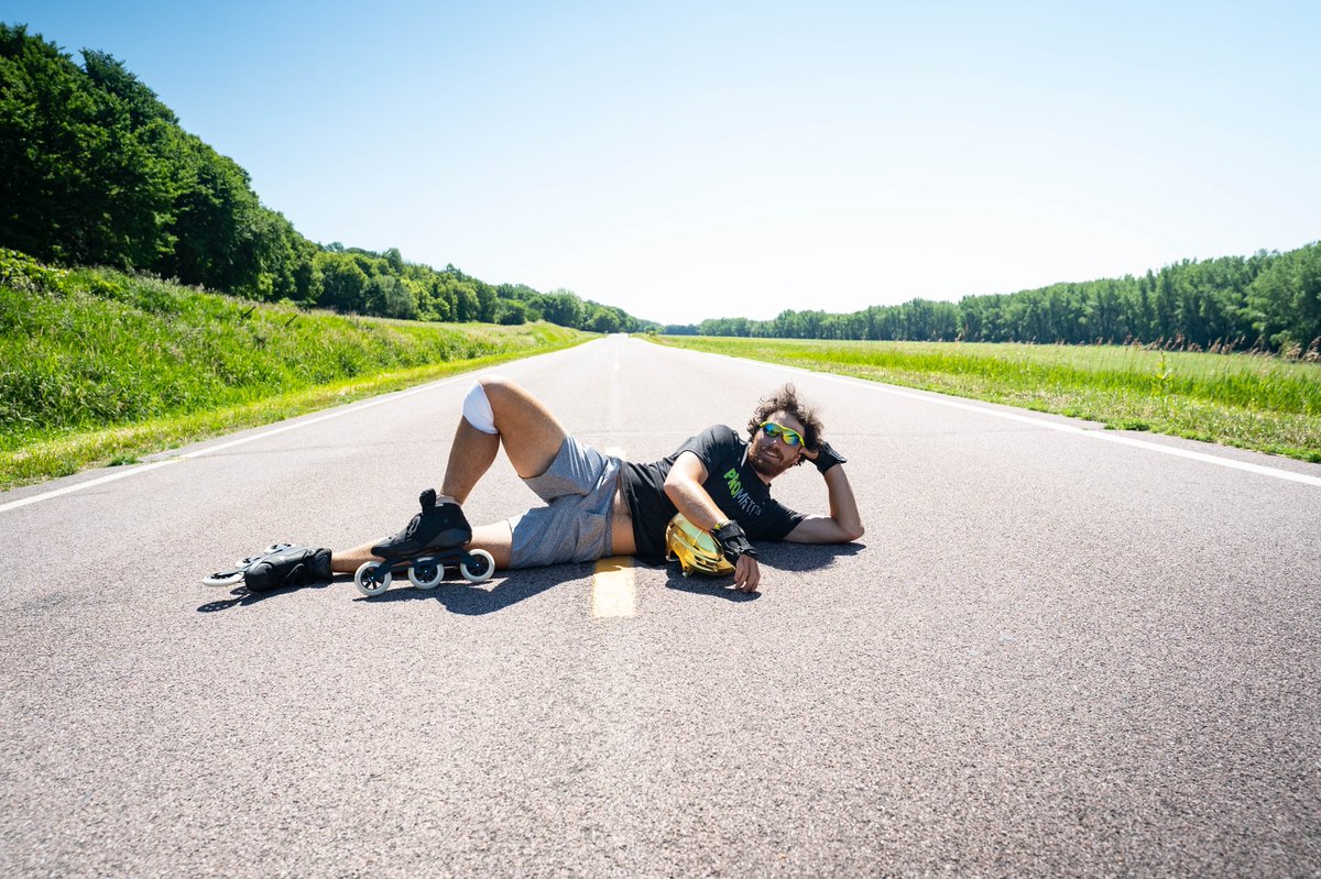 stjohns28's tweet photo. Smooth sailing in West Minny. Made it to South Dakota with some fresh knee pain. Gonna take a day off the wheels tomorrow and drive West to Badlands. Shits about to get epic. #MentalMiles https://t.co/0UHrqG1E73