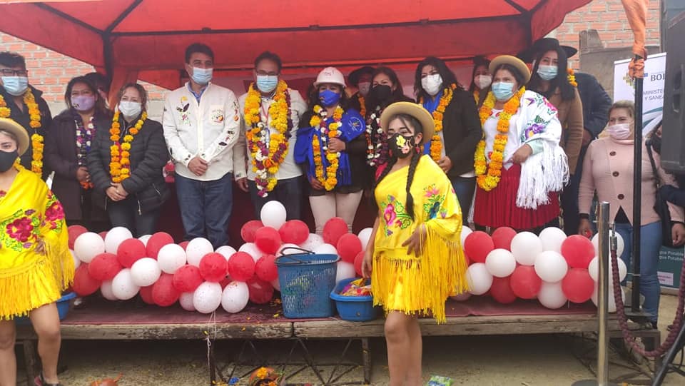 ViceDeAgua's tweet photo. El @AmbienteyAgua, a través del Viceministerio de Agua Potable y Saneamiento Básico, dio inicio a tres importantes proyectos de agua potable y alcantarillado sanitario en #Tarija, con una inversión mayor a Bs. 22 millones y que beneficiarán a más de 18.000 habitantes. https://t.co/qMbQ3rjQzf