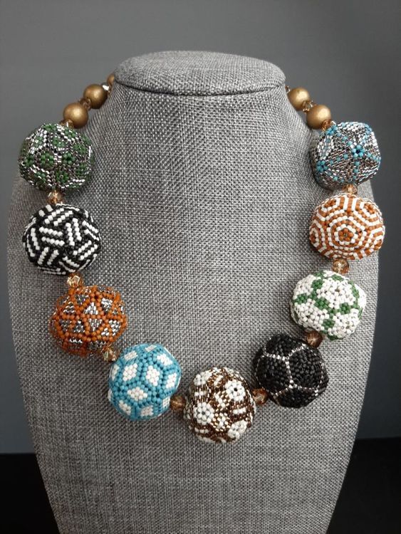 Laura Yost of Hecho en Iowa weaves flat and 3-D beads using a herringbone and tubular stitches. 

Visit Hecho en Iowa at ArtFest Midwest this June 26 + 27!

#AFMW #ArtFestMidwest #artistspotlight