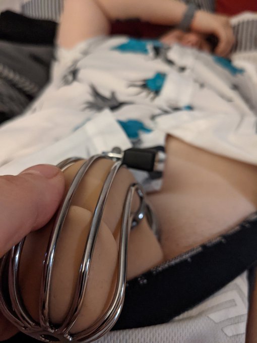 Give sub bigger peepee. Immediately take away peepee privileges! 😈😈 #Chastity #Packer #FtM #BDSM https://t<a href="/tag/bdsm"class="tags"><span>#bdsm</span></a><a href="/tag/chastity"class="tags"><span>#chastity</span></a><a href="/tag/ftm"class="tags"><span>#ftm</span></a><a href="/tag/packer"class="tags"><span>#packer</span></a>