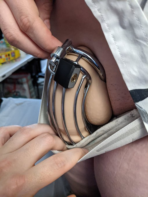 Give sub bigger peepee. Immediately take away peepee privileges! 😈😈 #Chastity #Packer #FtM #BDSM https://t<a href="/tag/bdsm"class="tags"><span>#bdsm</span></a><a href="/tag/chastity"class="tags"><span>#chastity</span></a><a href="/tag/ftm"class="tags"><span>#ftm</span></a><a href="/tag/packer"class="tags"><span>#packer</span></a>