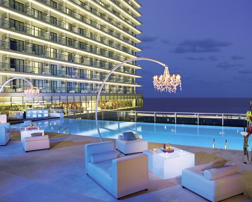 Sun, sand, and relaxation. Book the All-Inclusive getaway of your dreams - with exclusive member savings! Offers expire soon.

spr.ly/6014yum3e