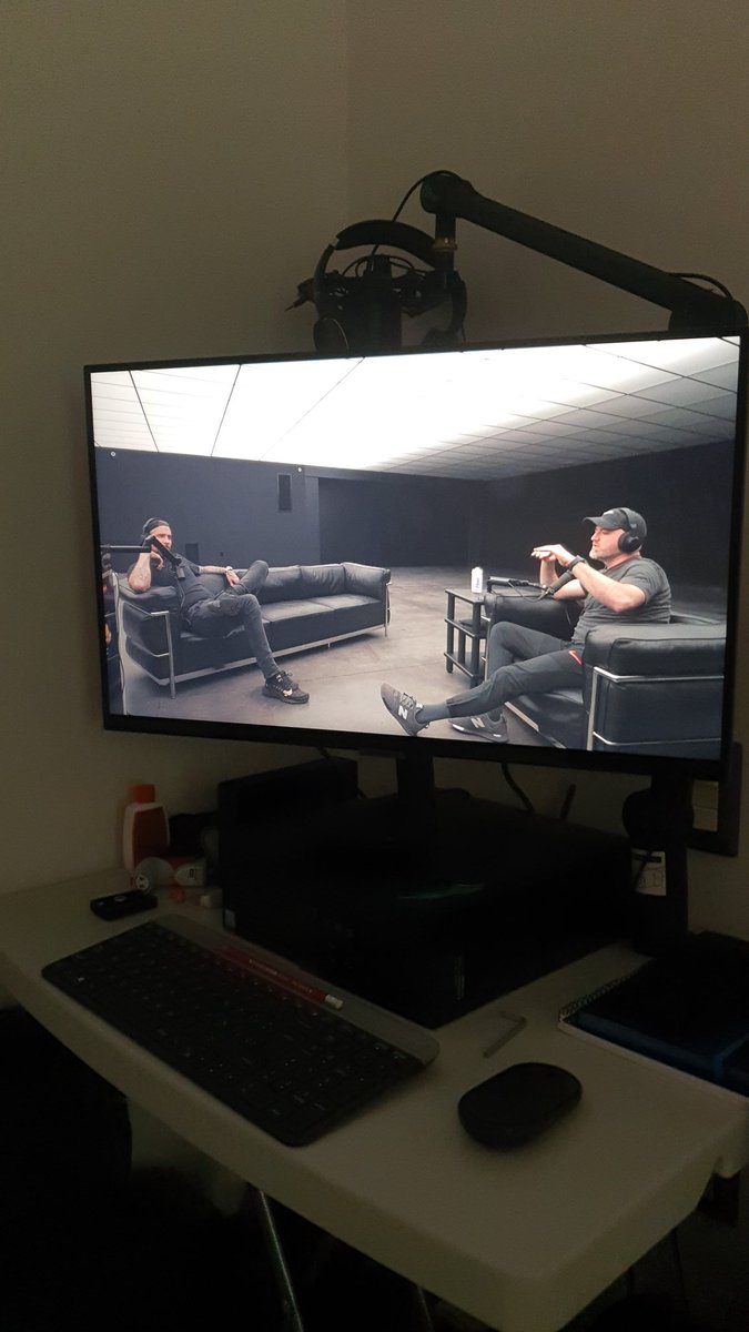 DronegraphyV's tweet photo. So good guys! @UnboxTherapy what a good talk with @petermckinnon
#LewLater #YouTube https://t.co/hNIUOOrdvG