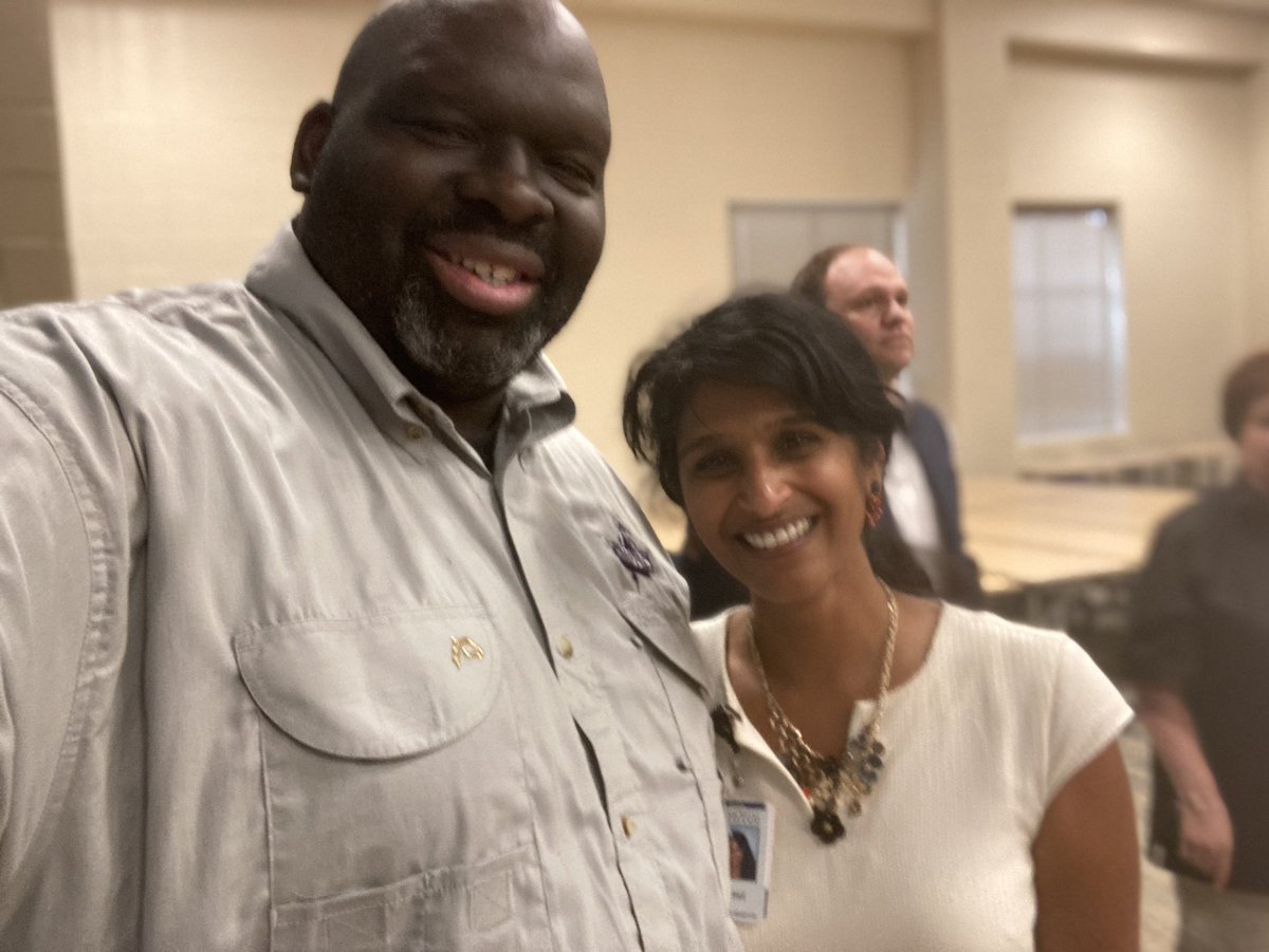 annvi_utter's tweet photo. TY 4 sharing your story @Dr_RNivens!  #Educators transform lives &amp; @memorialhermann works to support ensuring all kids can reach their fullest potential. Can’t wait to tour you at our Terry and Lamar school health clinics!!!🤩#communitypartners https://t.co/hswehpaSqi